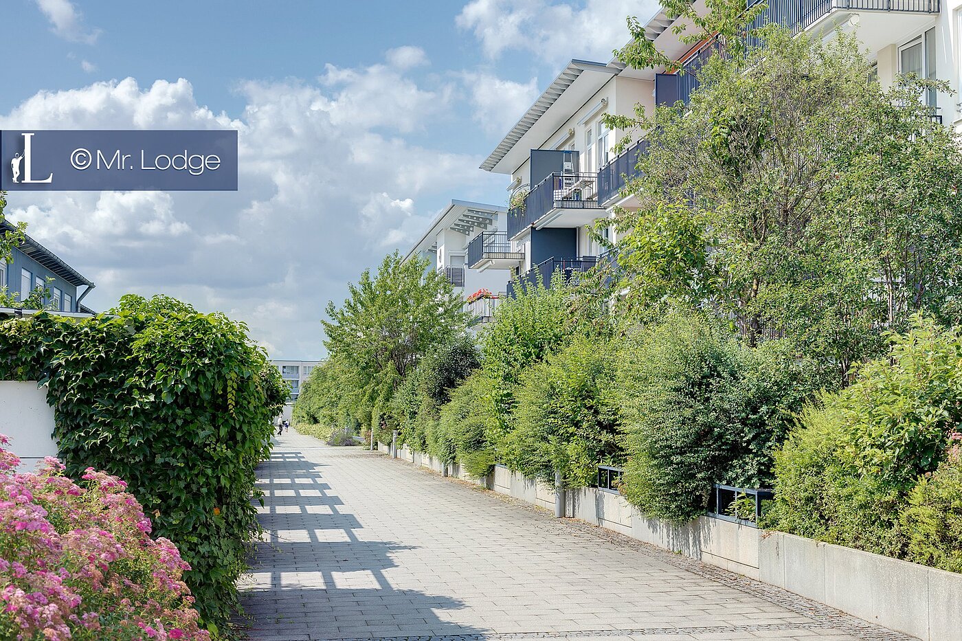 Ravna stran s spletno stranjo . 2 Sobe | München-Trudering | 1907ML1 | Sehr viel Grün