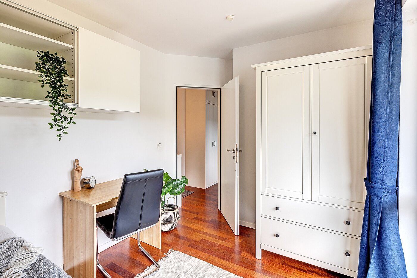 Lapos a  címen 3 Szobák | München-Schwabing | 2202ML12 | ...mit Arbeitsplatz...