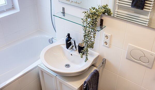 Lapos a  címen 2 Szobák | München-Schwabing | 703161 | Waschbeckenunterschrank