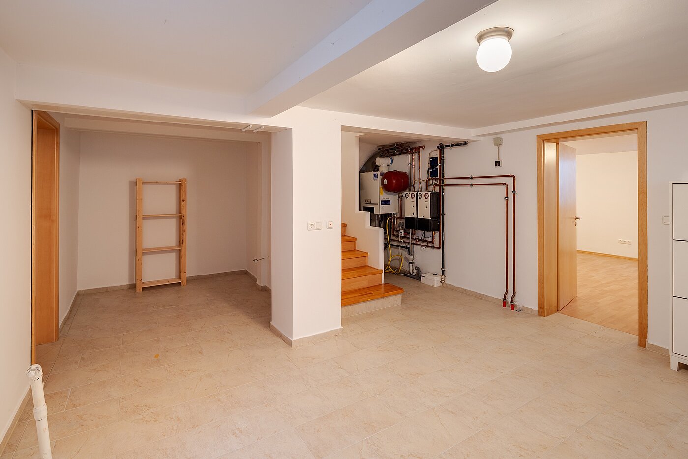 Dvojdom s 6.5 Izby | Unterschleißheim | 70122 | Großer Kellerraum mit Platz für die...