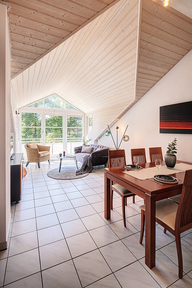 Плосък с 2 Стаи | München-Thalkirchen | 70241 | Helles Wohn-/ Esszimmerzimmer...