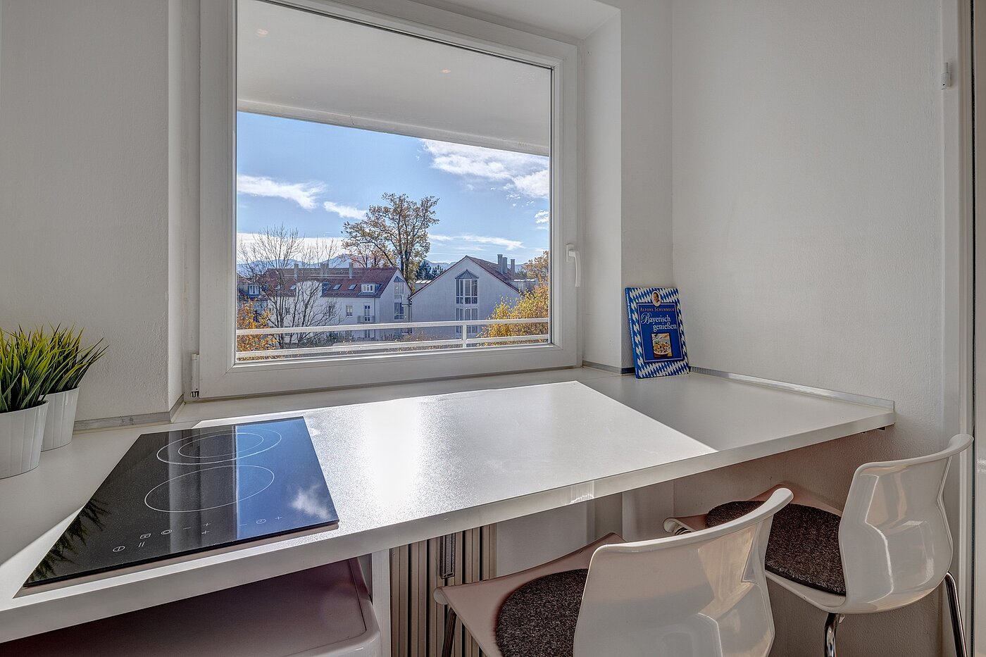 Επίπεδη με 1 Δωμάτιο | Rosenheim | 2109ML8 | Kochen mit Blick auf die Alpen
