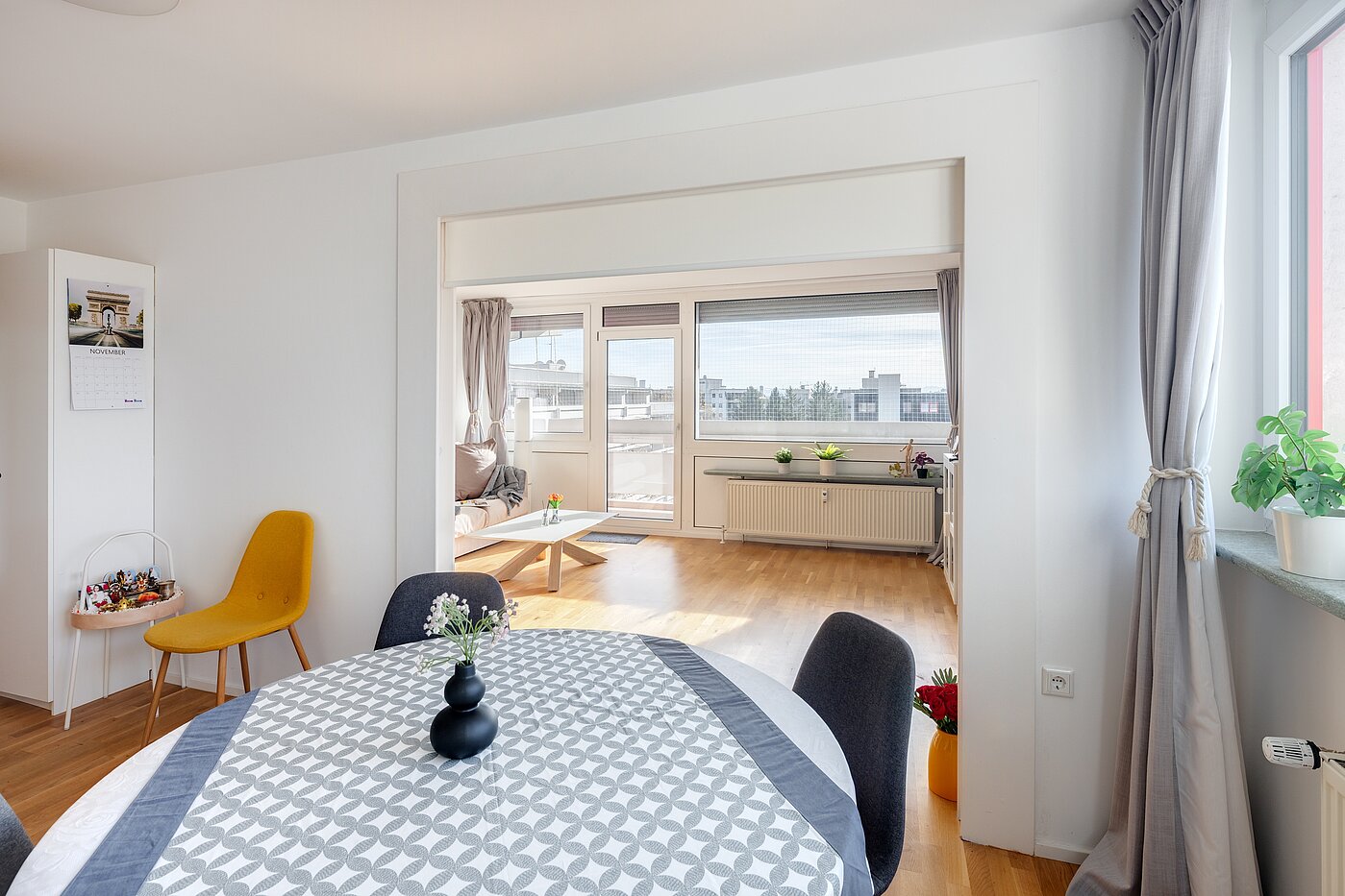 Lapos a  címen 3 Szobák | München-Schwabing | 703181 | ...Wohnbereich offen...