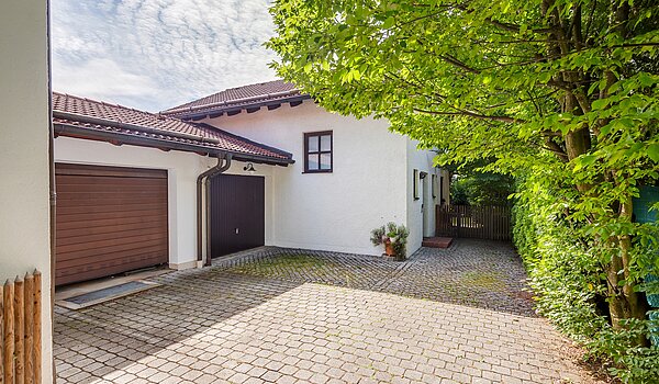Samostojna hiša s spletno stranjo . 4 Sobe | Neubiberg | 70429 | Einzelgarage