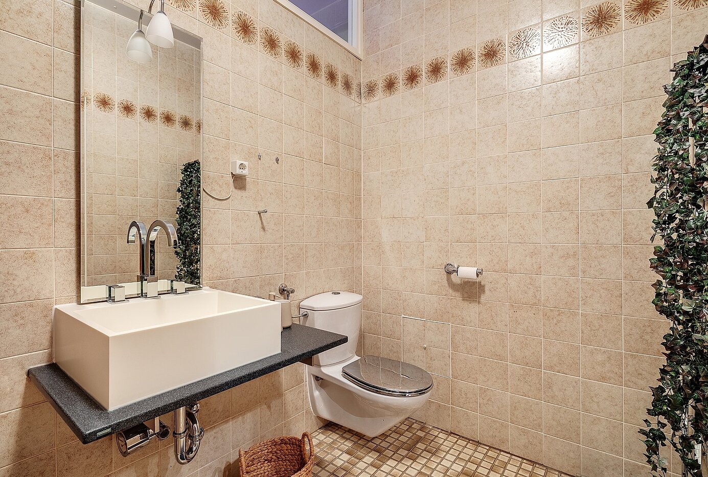 Płaski z 2 Pokoje | München-Untergiesing | 2003ML12 | Hell gefliestes Badezimmer...