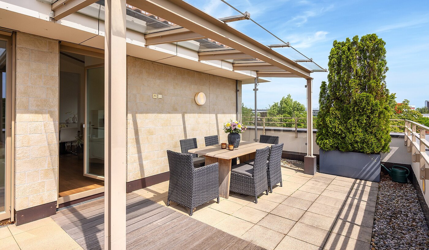 Penthouse a  címen 3.5 Szobák | München-Oberföhring | 70237 | ...mit überdachtem Patio...