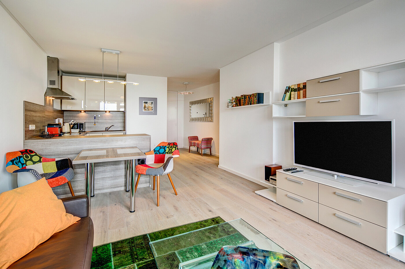 Ploché s 2 Pokoje | München-Schwabing | 70445 | Wohn- und Essbereich