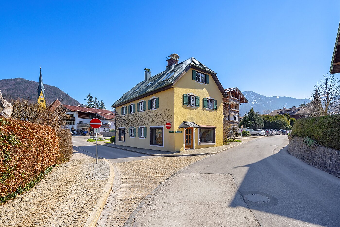Mehrfamilienhaus ile 11 Odalar | Rottach-Egern | 70215 | In unmittelbarer Nähe zum See.