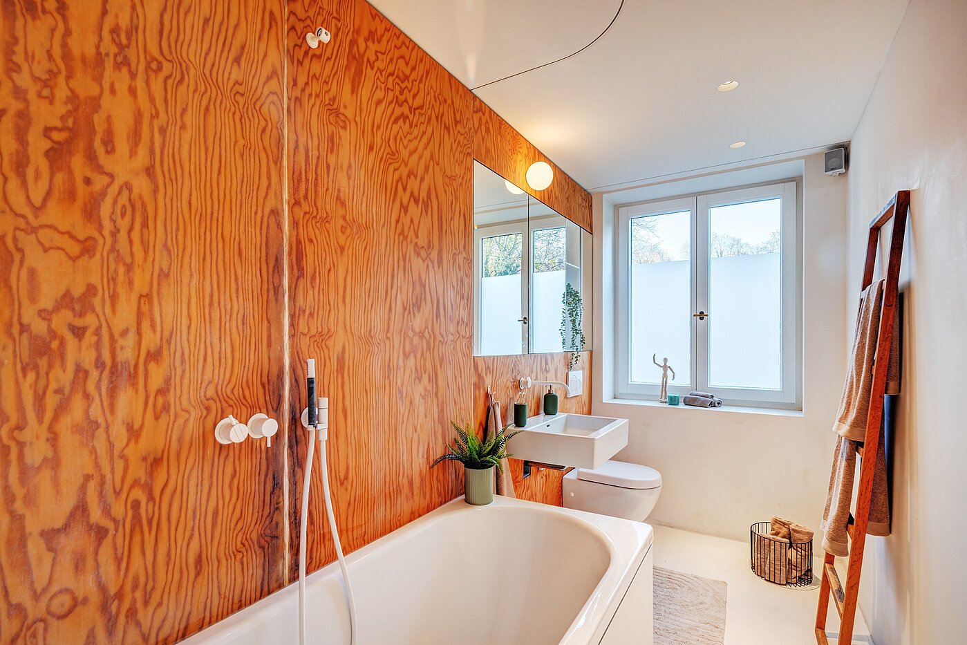 Ploché s 2.5 Izby | München-Au | 703111 | Bad