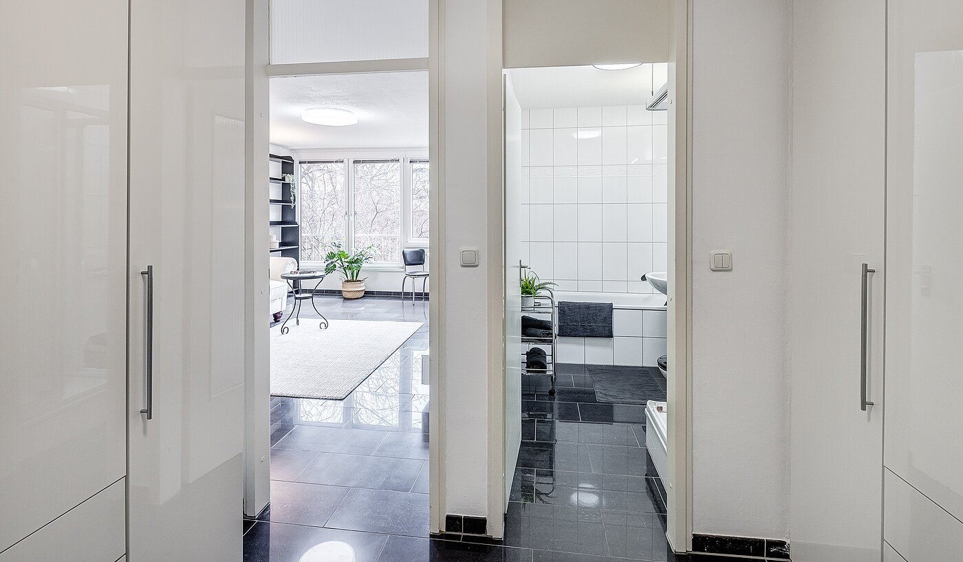 Ravna stran s spletno stranjo . 1.5 Sobe | München-Au | 2112ML2 | Flurbereich...