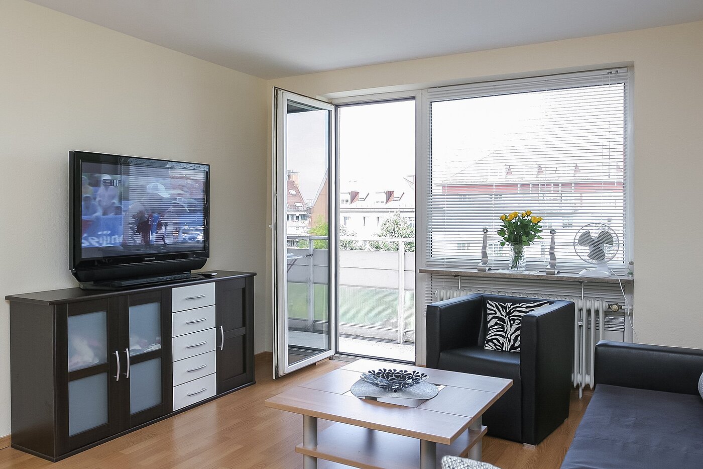 Flad med 2 Værelser | München-Nymphenburg | 1805ML3 | Helles Wohnzimmer