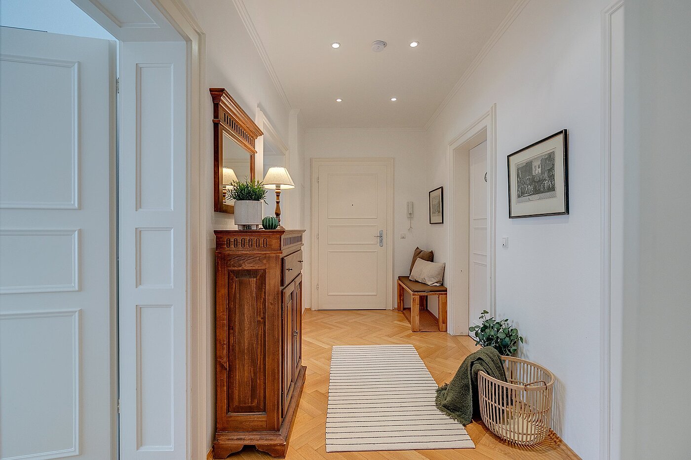 Ploché s 3 Izby | München-Au | 1909ML8 | Diele