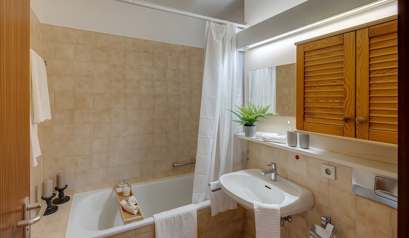 Плосък с 1 Стая | Starnberg | 2202ML2 | Das helle Wannenbad