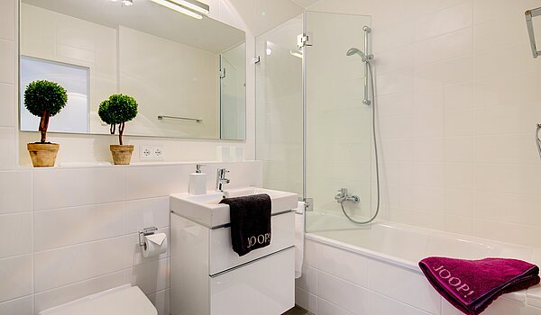 Lapos a  címen 2 Szobák | München-Maxvorstadt | 70023 | Bad mit Badewanne...