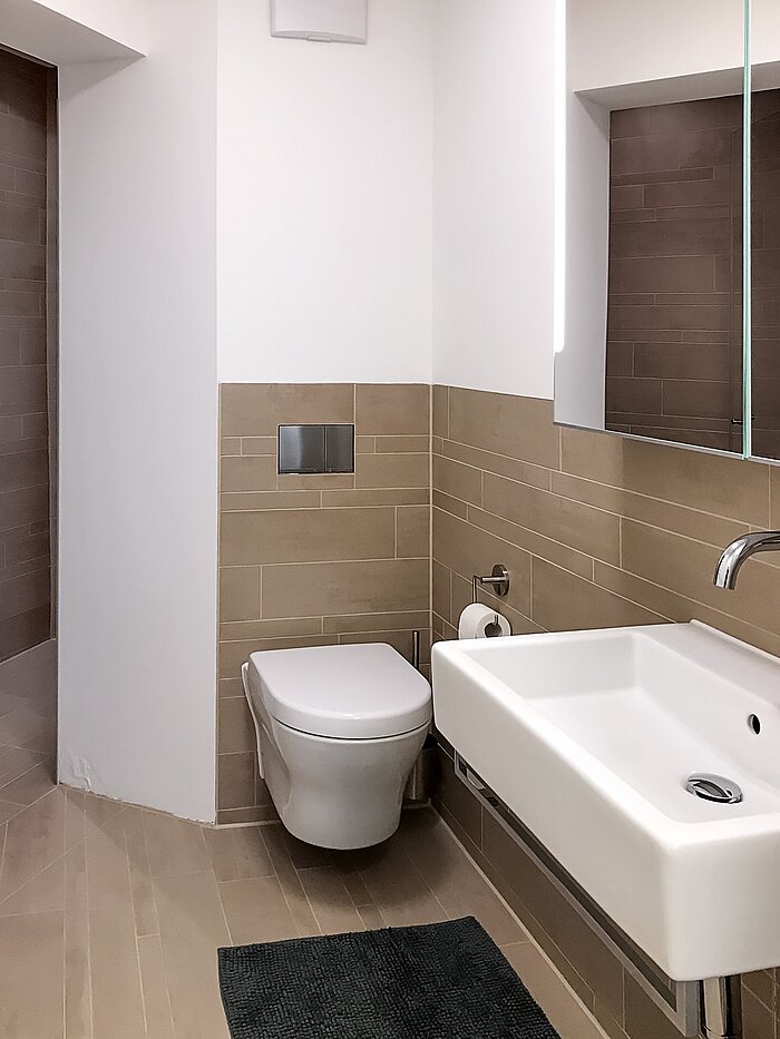 Апартамент на партерния етаж с 1.5 Стаи | München-Lehel | 70149 | ...gestalteten Bad