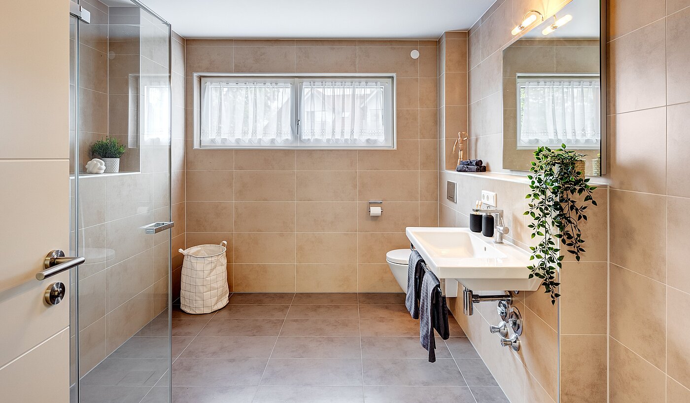 Platt med 3 Rum | Gauting | 70116 | Bad mit Fenster