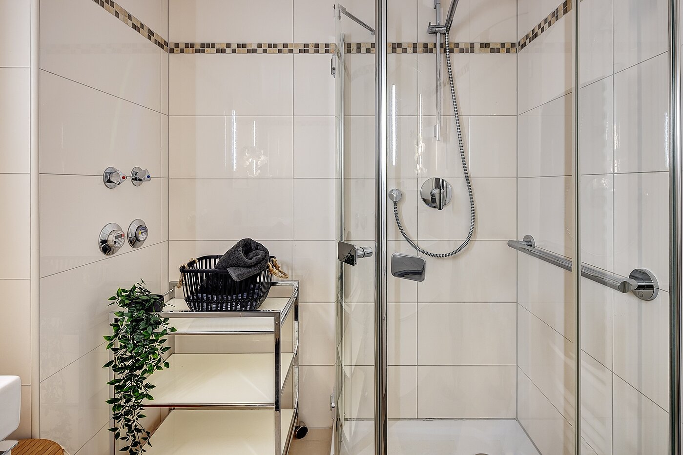 Flad med 2.5 Værelser | München-Nymphenburg | 2204ML61 | ...mit Dusche