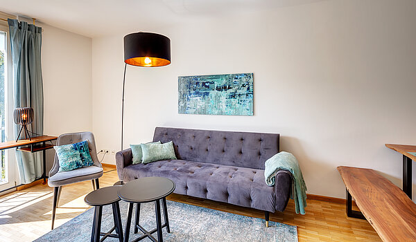 Ravna stran s spletno stranjo . 2 Sobe | Haar | 70426 | ...Wohn-/ Arbeits-...