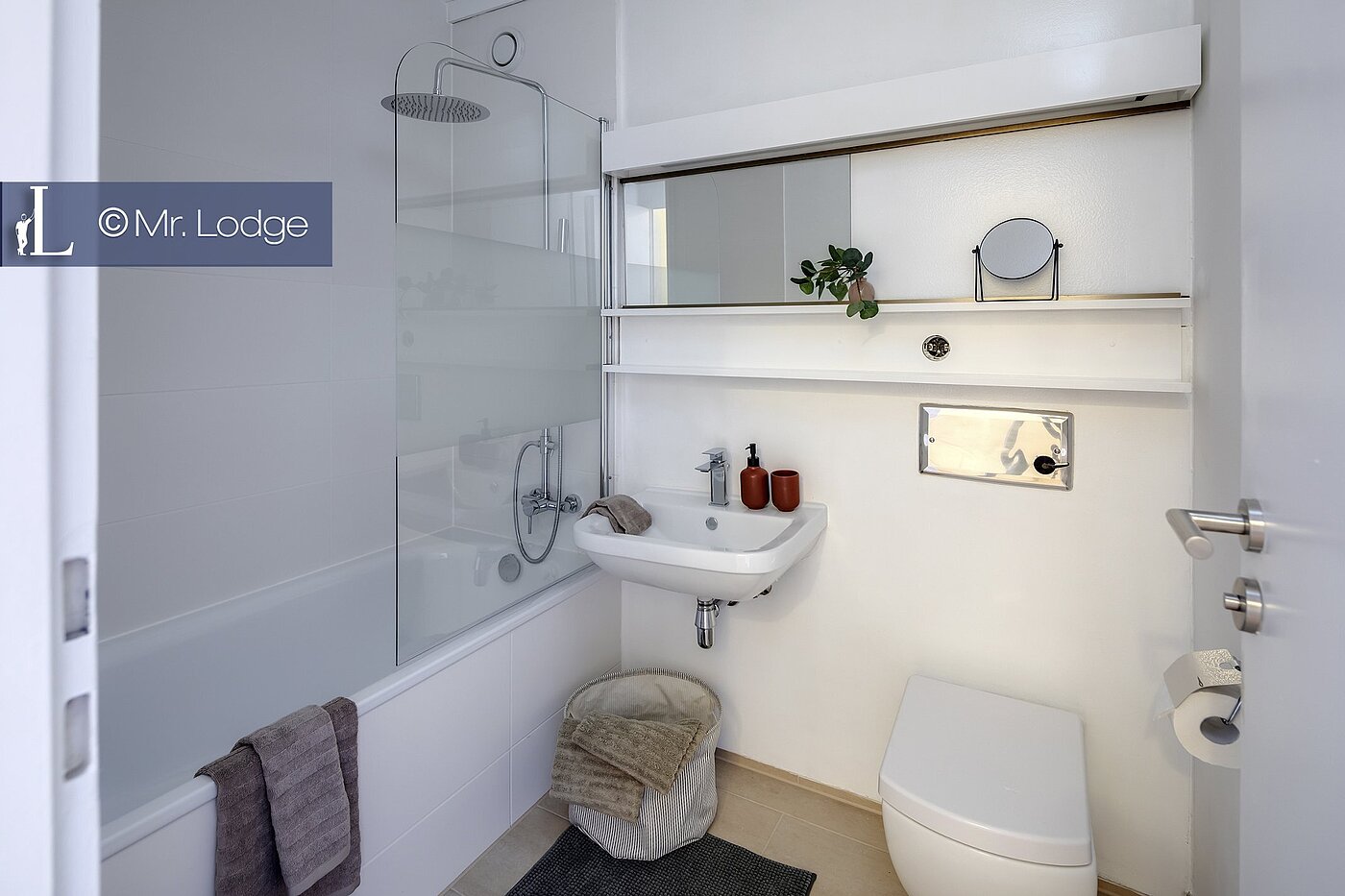 Ploché s 3 Izby | München-Milbertshofen | 1905ML7 | Wannenbad