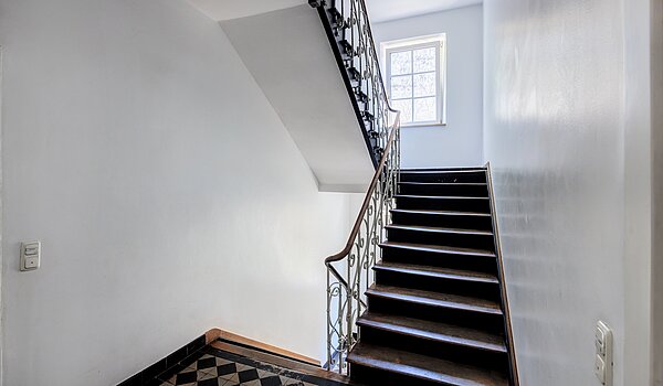 플랫 와 함께 1.5 객실 | München-Neuhausen | 70473 | Stilvolles Treppenhaus