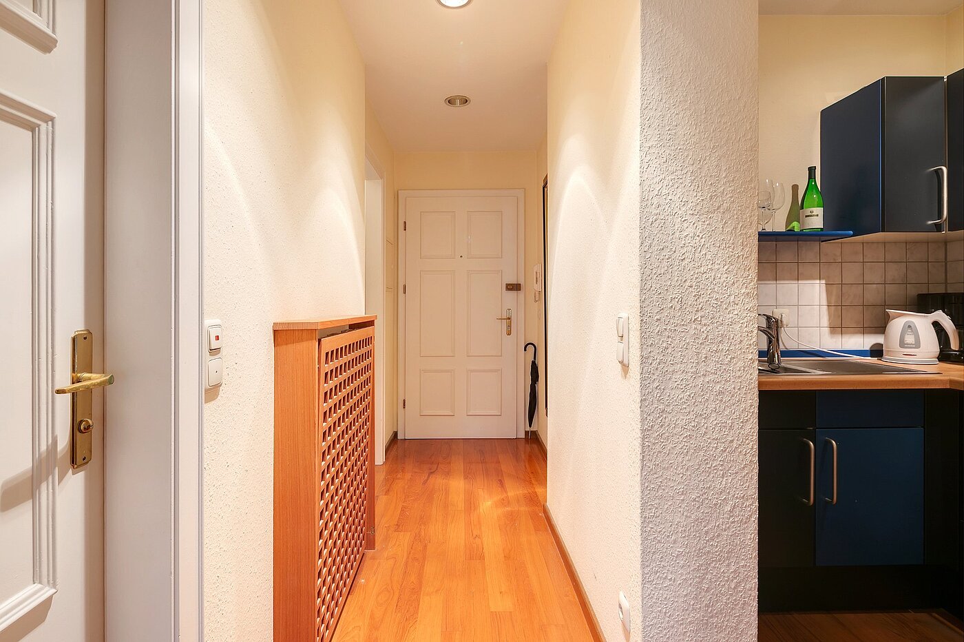 Плосък с 1 Стая | München-Ludwigsvorstadt | 2108ML5 | Flur mit Blick zur Eingangstür