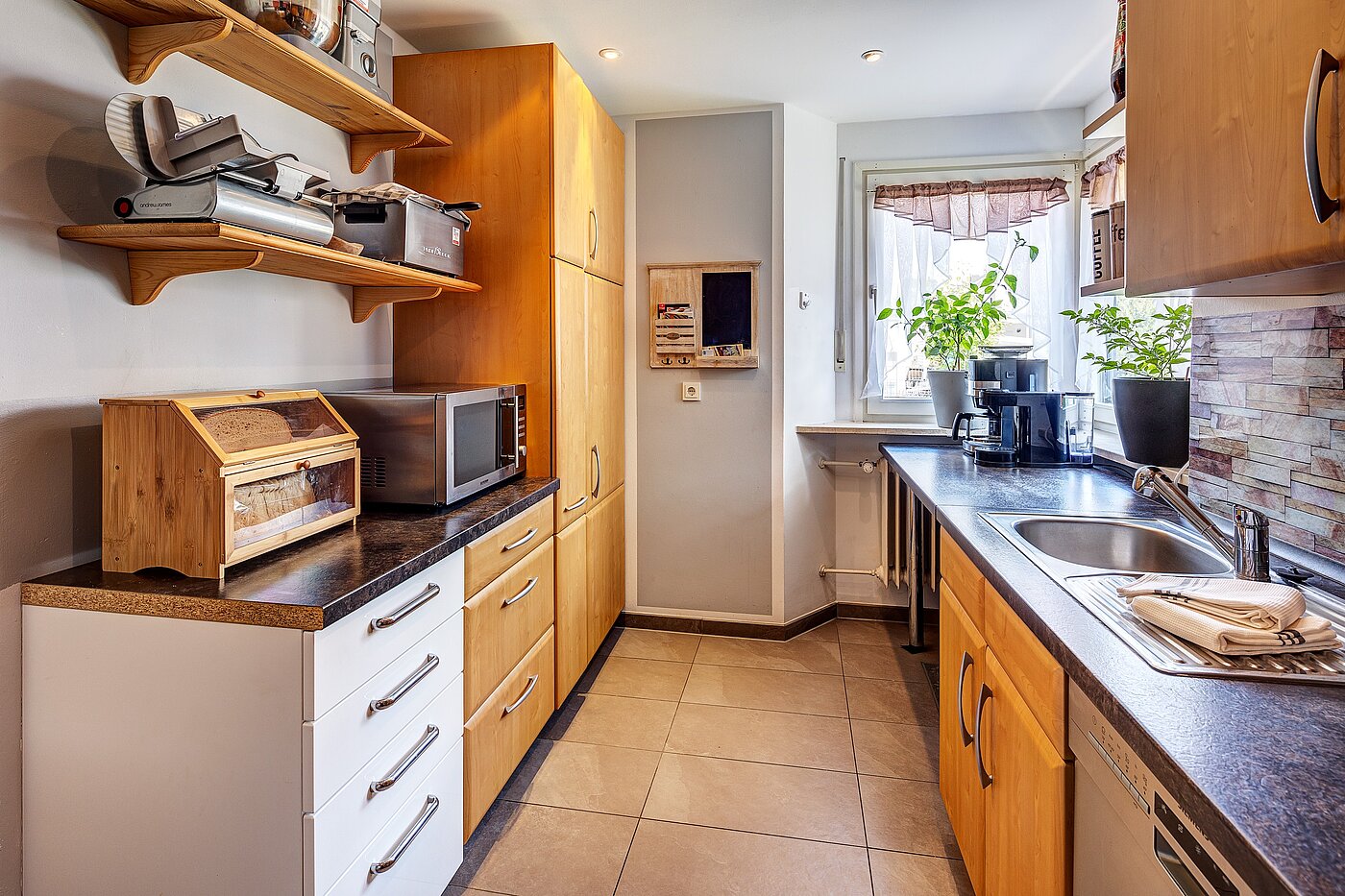 Rohový řadový dům s 6 Pokoje | Germering | 70033 | Küche mit Fenster