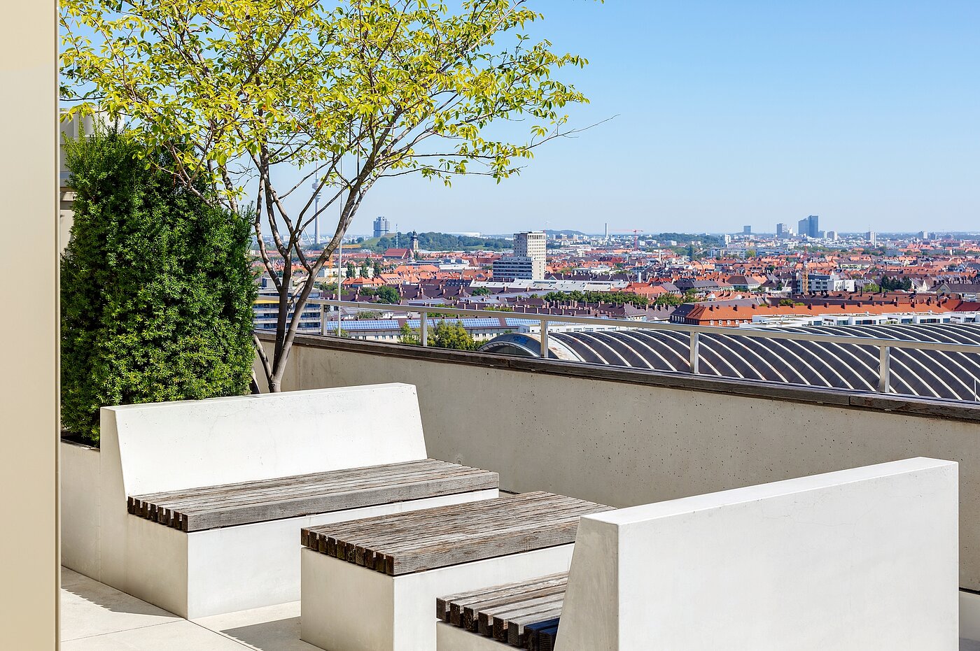Apartment z 1.5 Pokoje | München-Neuhausen | 70444 | Dachterrasse bei Tag....