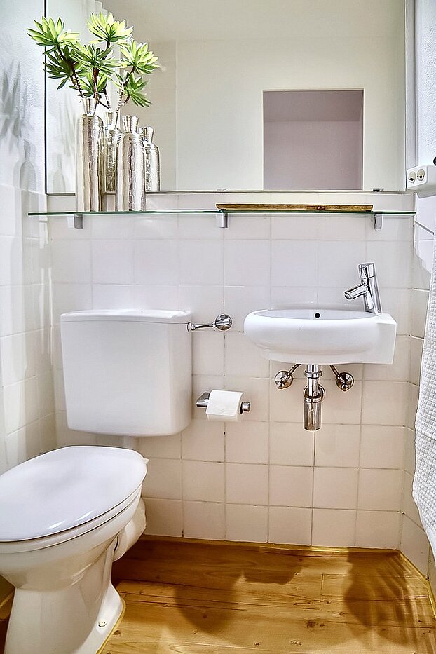 Ploché s 1 Pokoj | München-Trudering | 2011ML4 | ...weiß gefliesten...