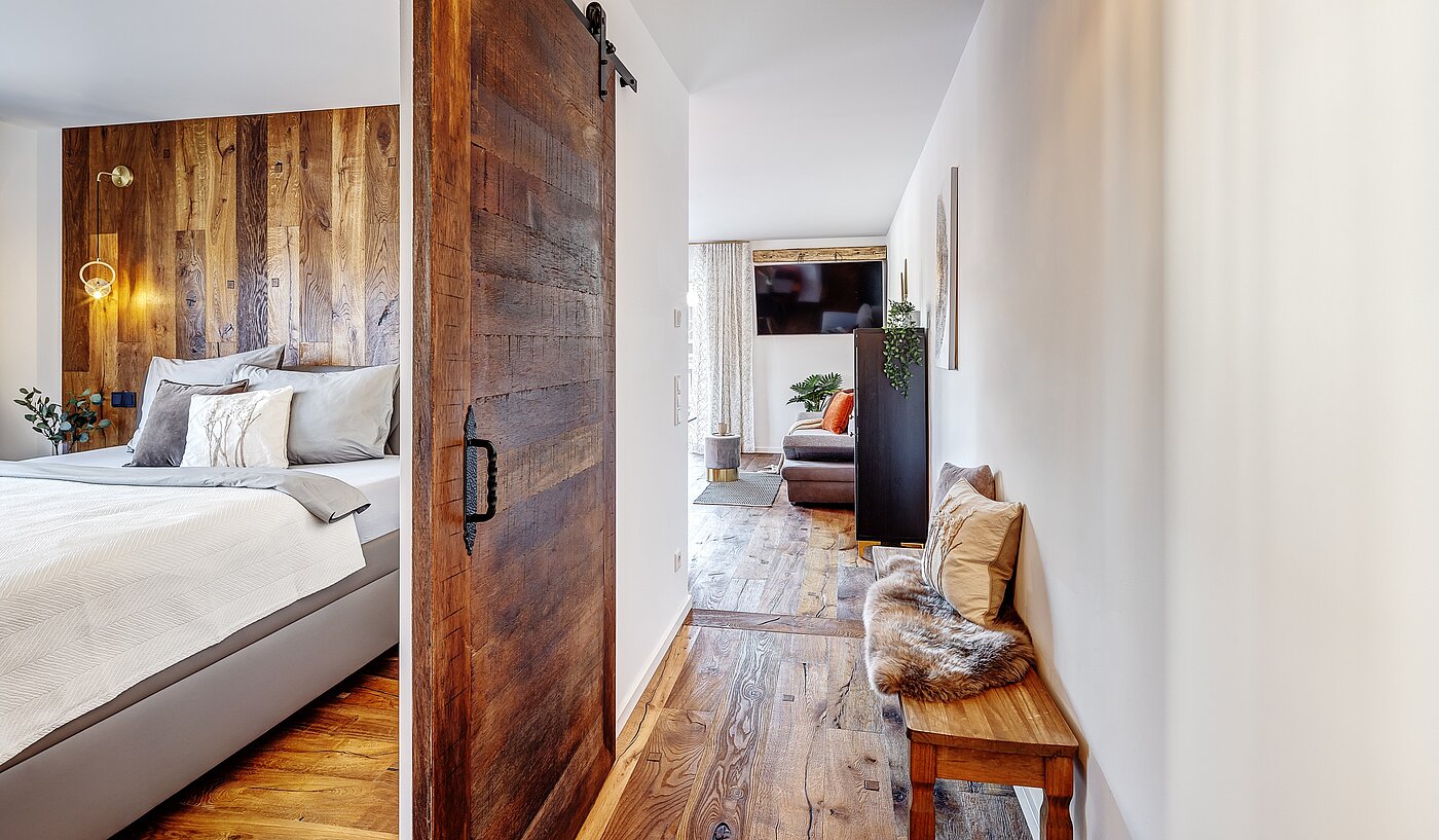 Ισόγειο διαμέρισμα με 2 Δωμάτια | Bad Wiessee | 700942 | Attraktive Altholztür zur räumlichen Trennung