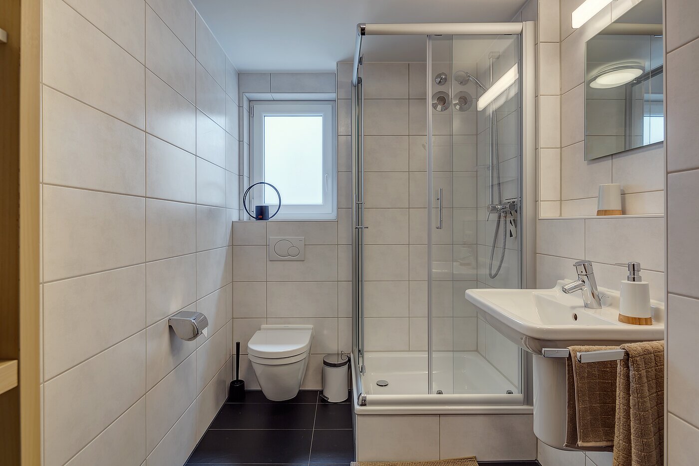 Flad med 4 Værelser | München-Forstenried | 2209ML6 | Duschbad