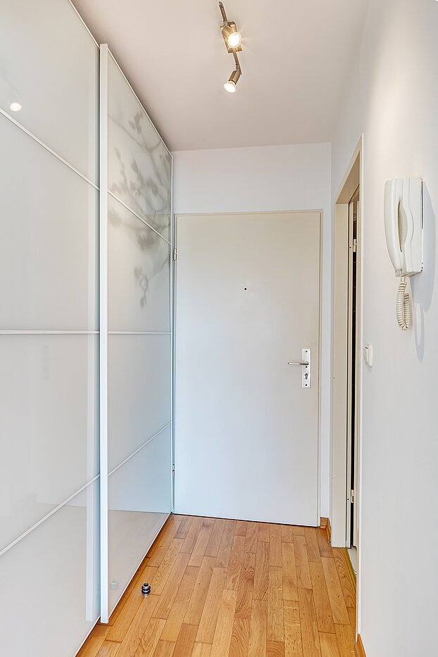Apartment med 2 Værelser | München-Feldmoching | 70466 | Flur Richtung Eingang