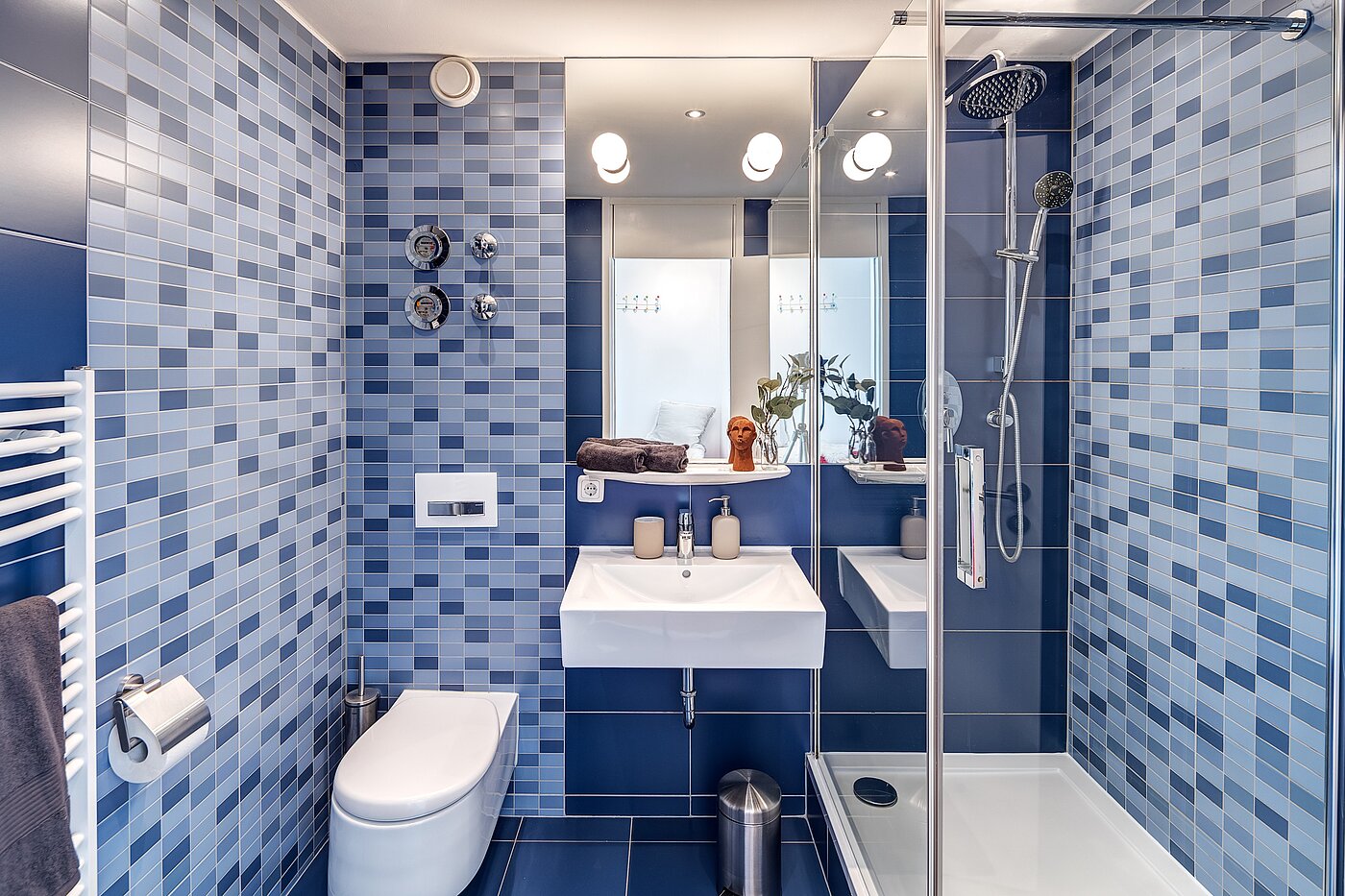 Ravna stran s spletno stranjo . 1 Soba | München-Maxvorstadt | 70165 | Ansprechendes....