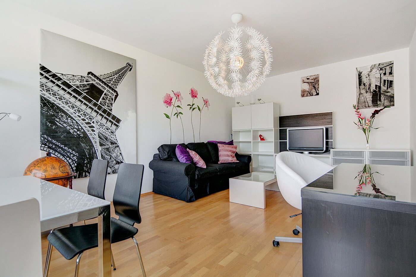 Flad med 2 Værelser | München-Laim | 1909ML3 | Großes Wohnzimmer