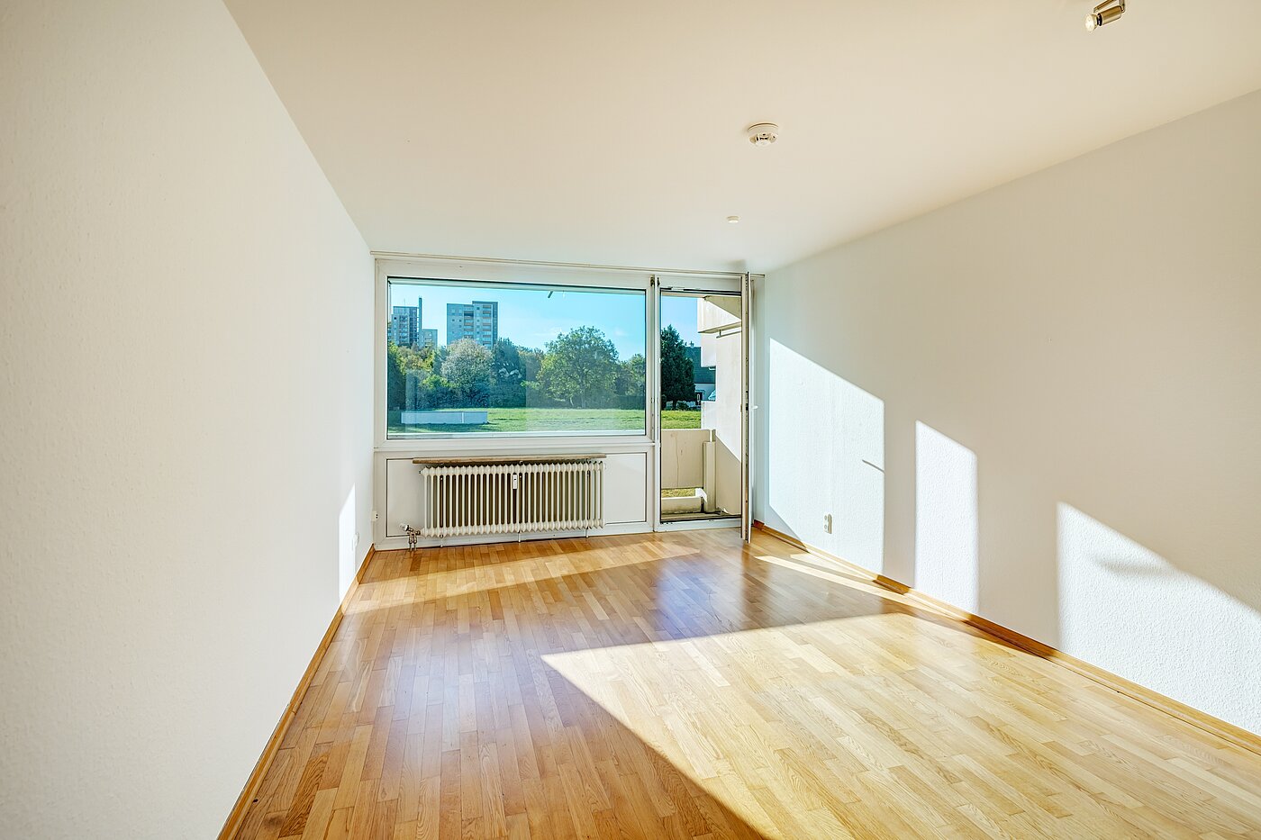 Apartment med 2 Værelser | München-Feldmoching | 70466 | Helles Wohnzimmer...