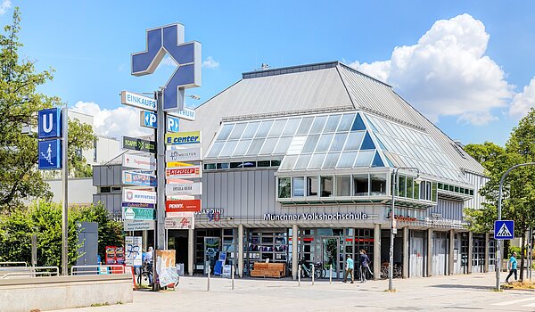Lapos a  címen 2 Szobák | München-Hadern | 70410 | Einkaufszentrum Hardener Stern