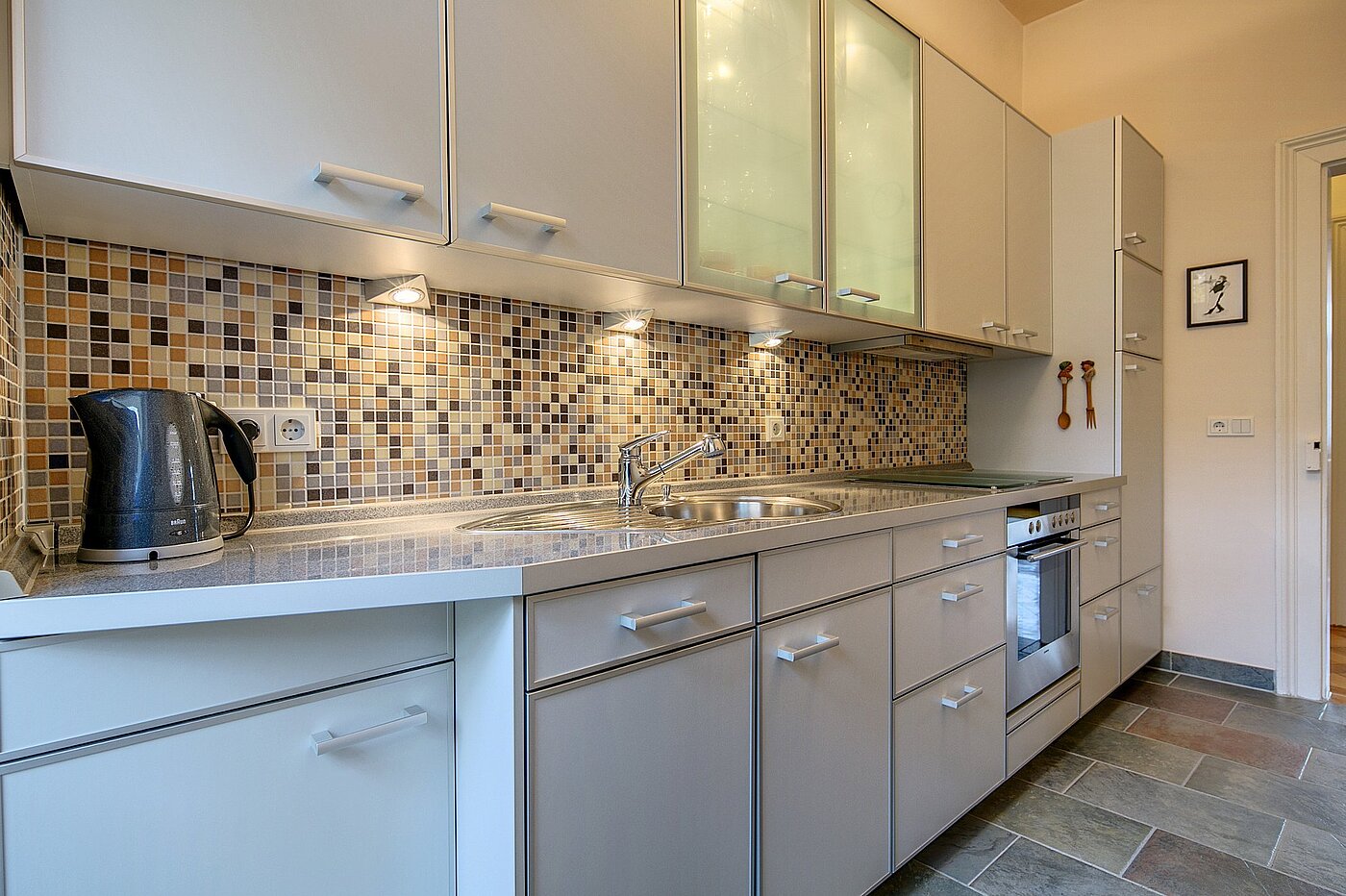 Lapos a  címen 3 Szobák | München-Ludwigsvorstadt | 1905ML1 | Geräumige Küche mit...