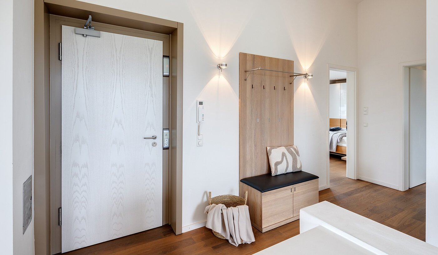 Penthouse a  címen 3.5 Szobák | München-Oberföhring | 70237 | Wohnungseingangstüre mit...