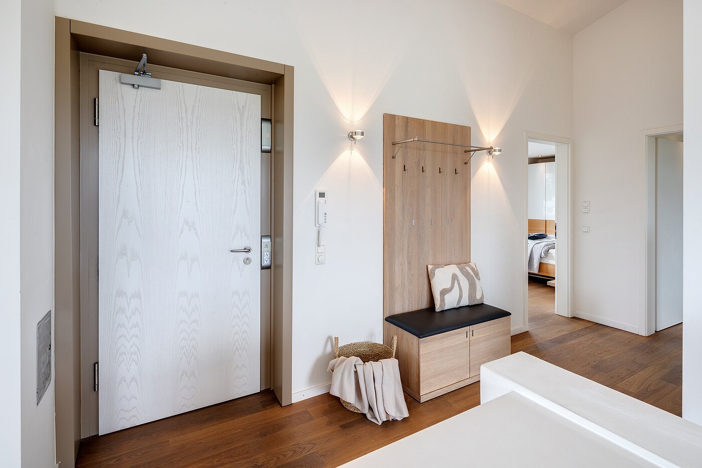 Penthouse med 3.5 Rum | München-Oberföhring | 70237 | Wohnungseingangstüre mit...