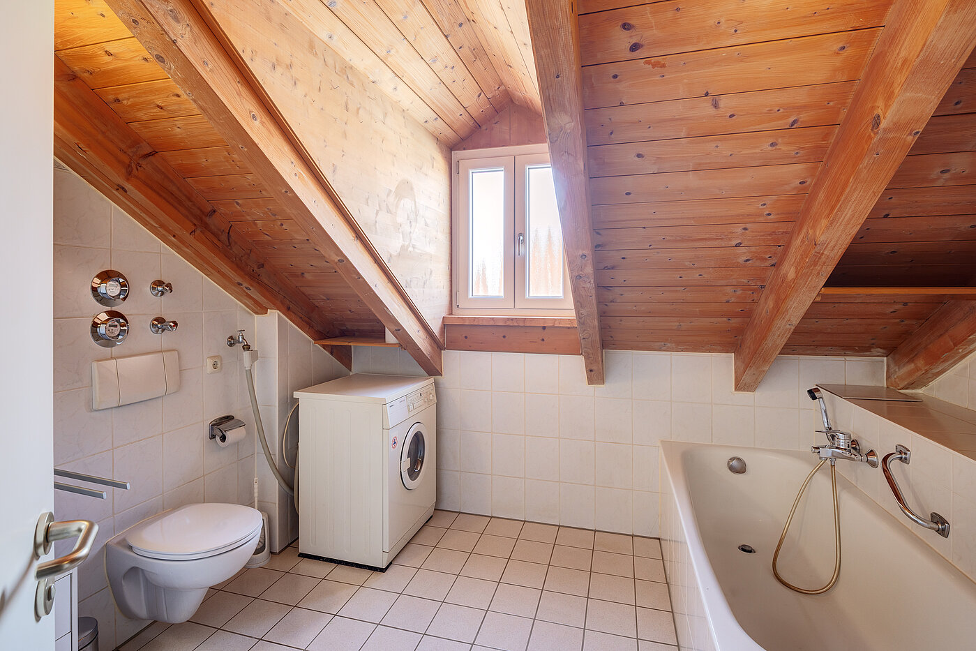 Vindsvåning med 2 Rum | 70314 | Bad