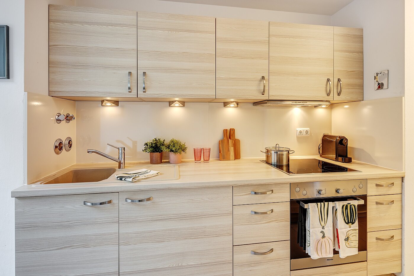 Flad med 2.5 Værelser | München-Nymphenburg | 2204ML61 | Voll eingerichtete Küche...