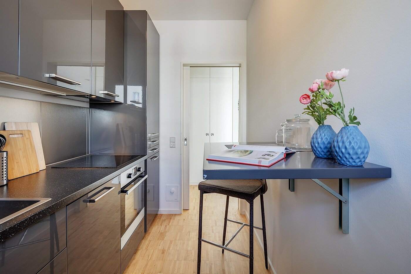 Плосък с 2 Стаи | München-Thalkirchen | 2107ML2 | ...und genügend Arbeitsfläche