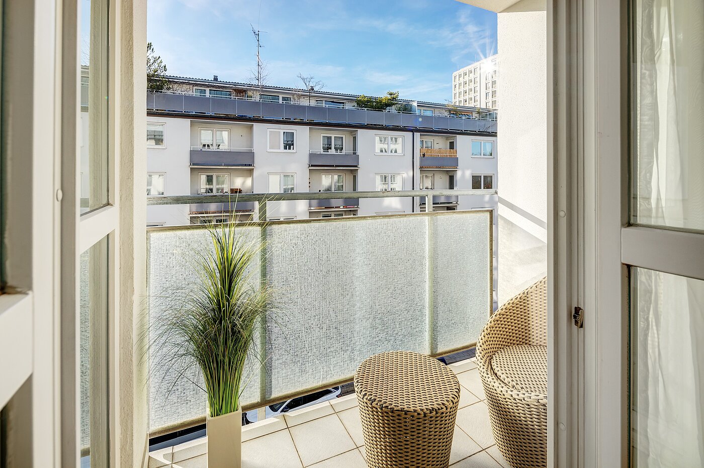 Ravna stran s spletno stranjo . 2 Sobe | München-Schwabing | 70102 | ...mit Westausrichtung