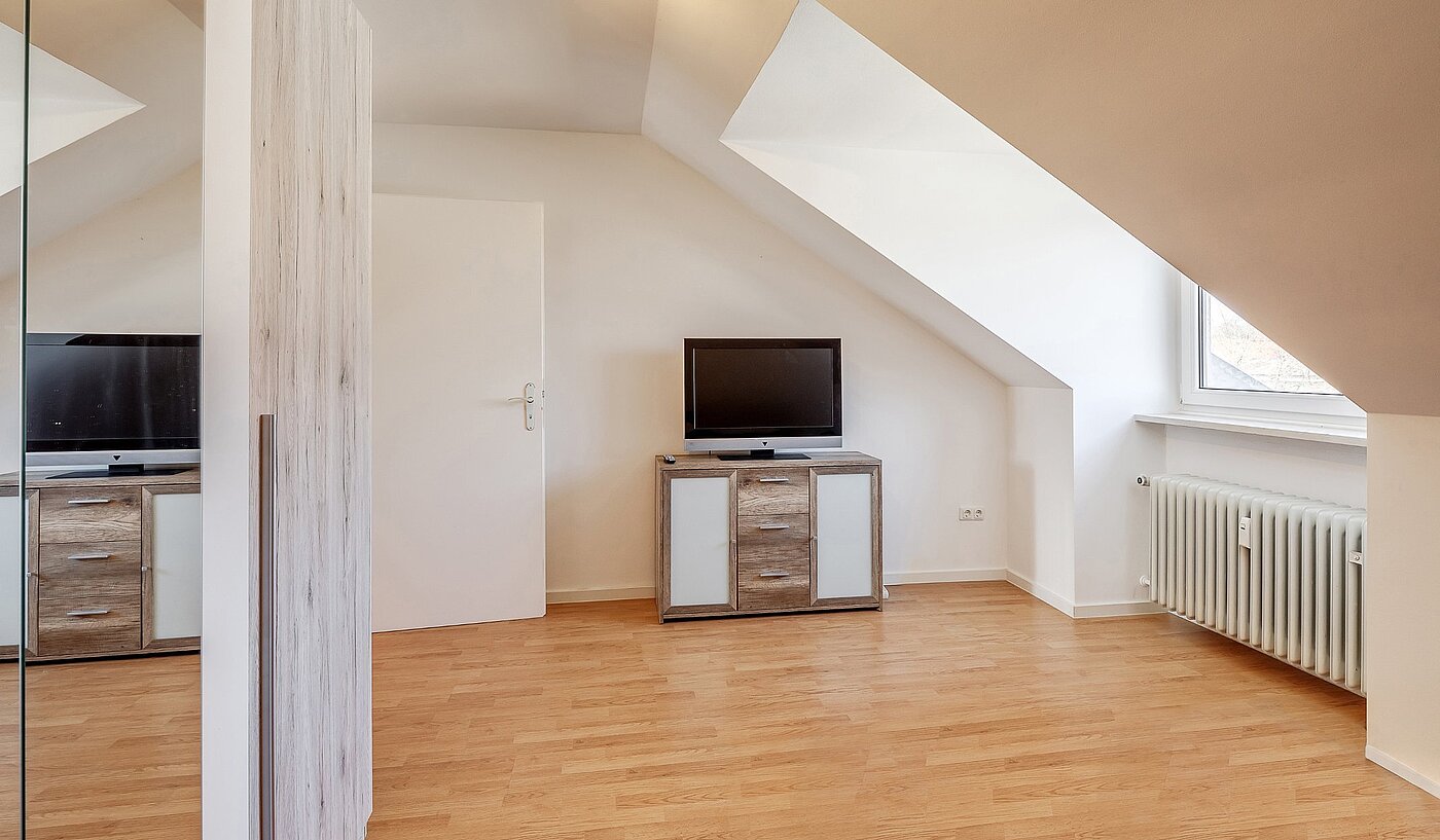 Плосък с 3 Стаи | Karlsfeld | 2004ML5 | ...Schlafzimmer und...