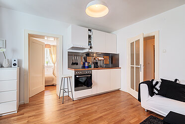 Maxvorstadt: Стабилен 2-стаен апартамент в отлична локация – свободен от лятото