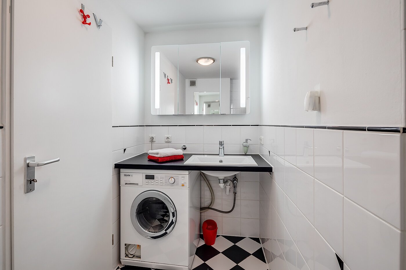 Плоский з 2 Кімнати | München-Isarvorstadt | 70089 | Waschtrockner Kombination