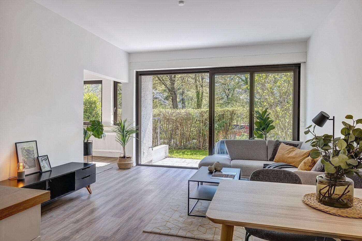 Плосък с 2.5 Стаи | München-Obermenzing | 700191 | Wohnzimmer mit Zugang zur Terrasse...