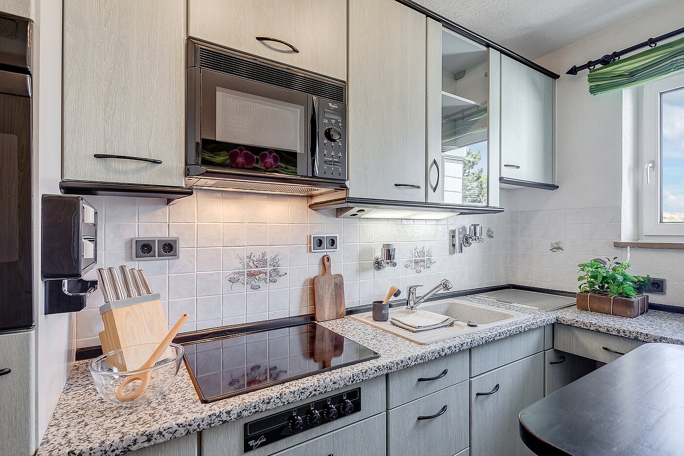 Ploché s 2 Pokoje | München-Ramersdorf | 1812ML2 | Schöne Einbauküche...