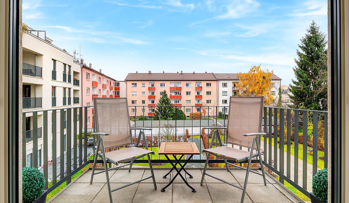 apartamento em prédio com 3 Zimmern | München-Moosach | 70164 | ...und einem kleinen Balkon zum Innenhof