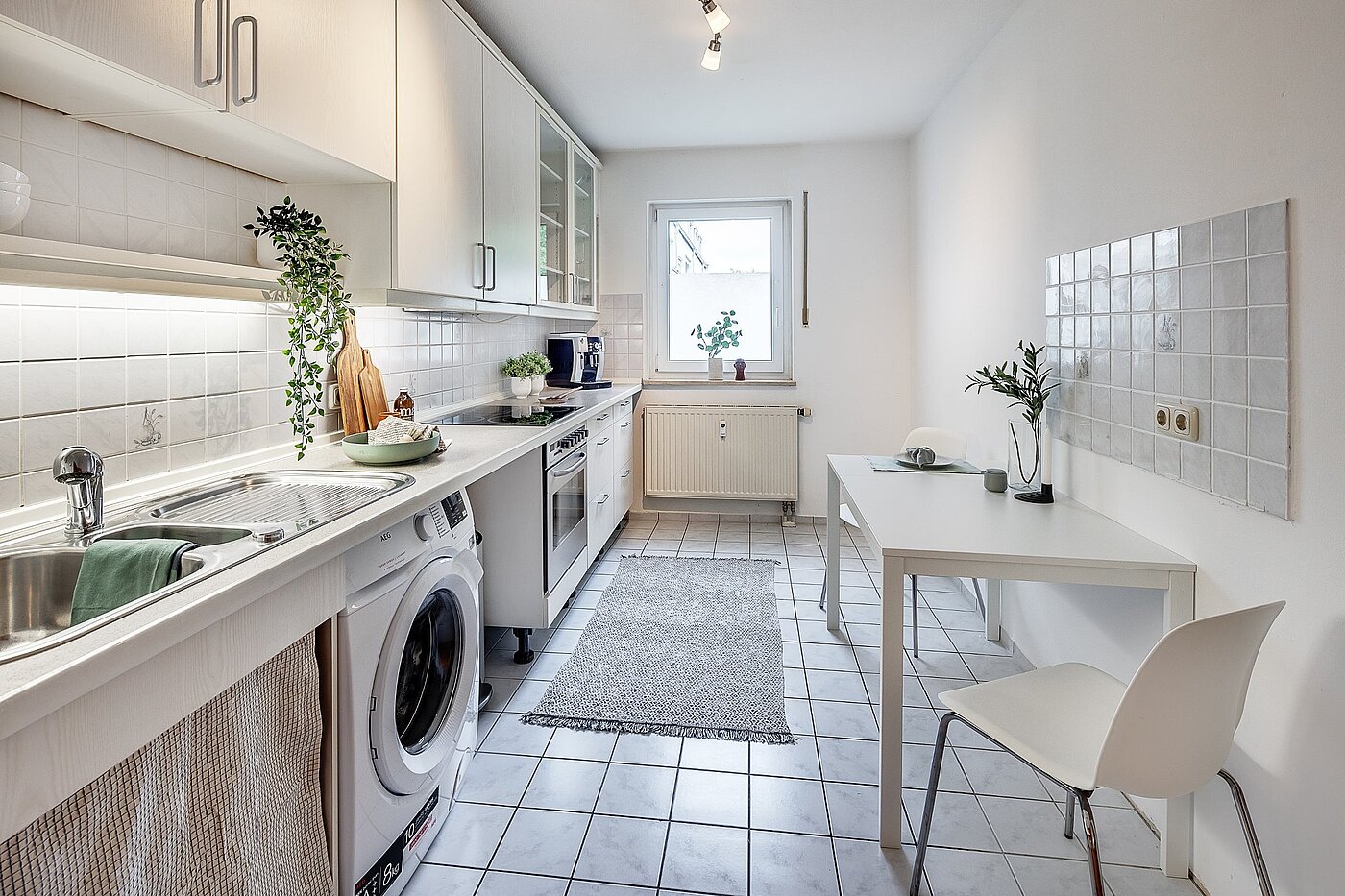 Flad med 3 Værelser | München-Hasenbergl | 2105ML10 | Küche mit Fenster