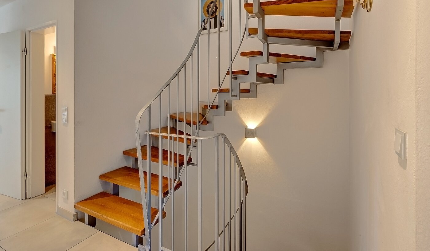 Düz ile 4 Odalar | Ismaning | 700081 | Treppenhaus in der Wohnung